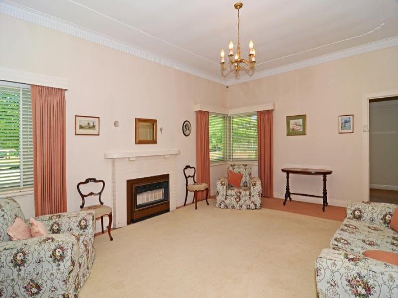15 Crocker Street, Lake Wendouree image 2