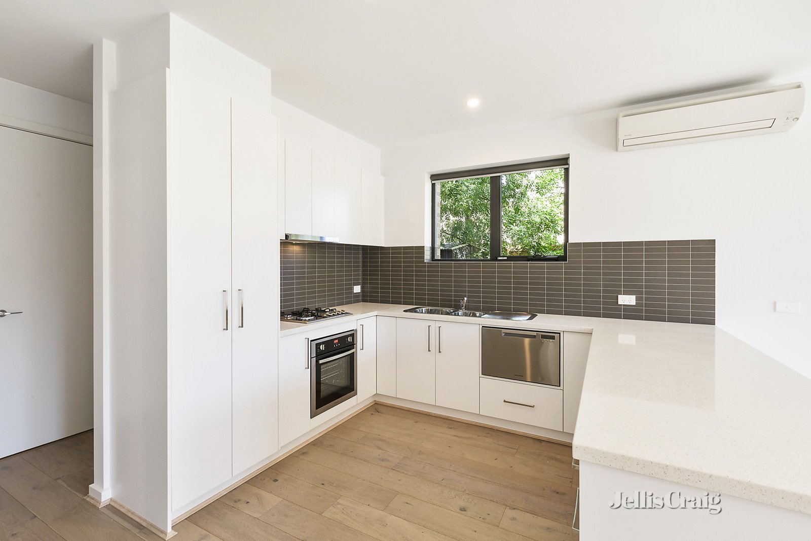 1/5 Curzon Street, Ivanhoe image 4