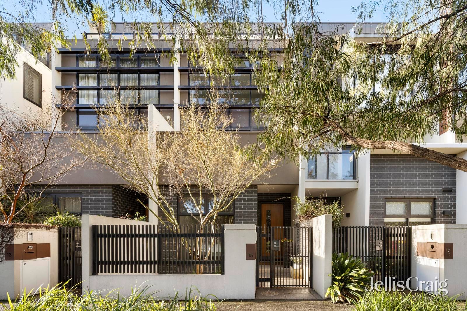 15 Danks Street, Albert Park image 1