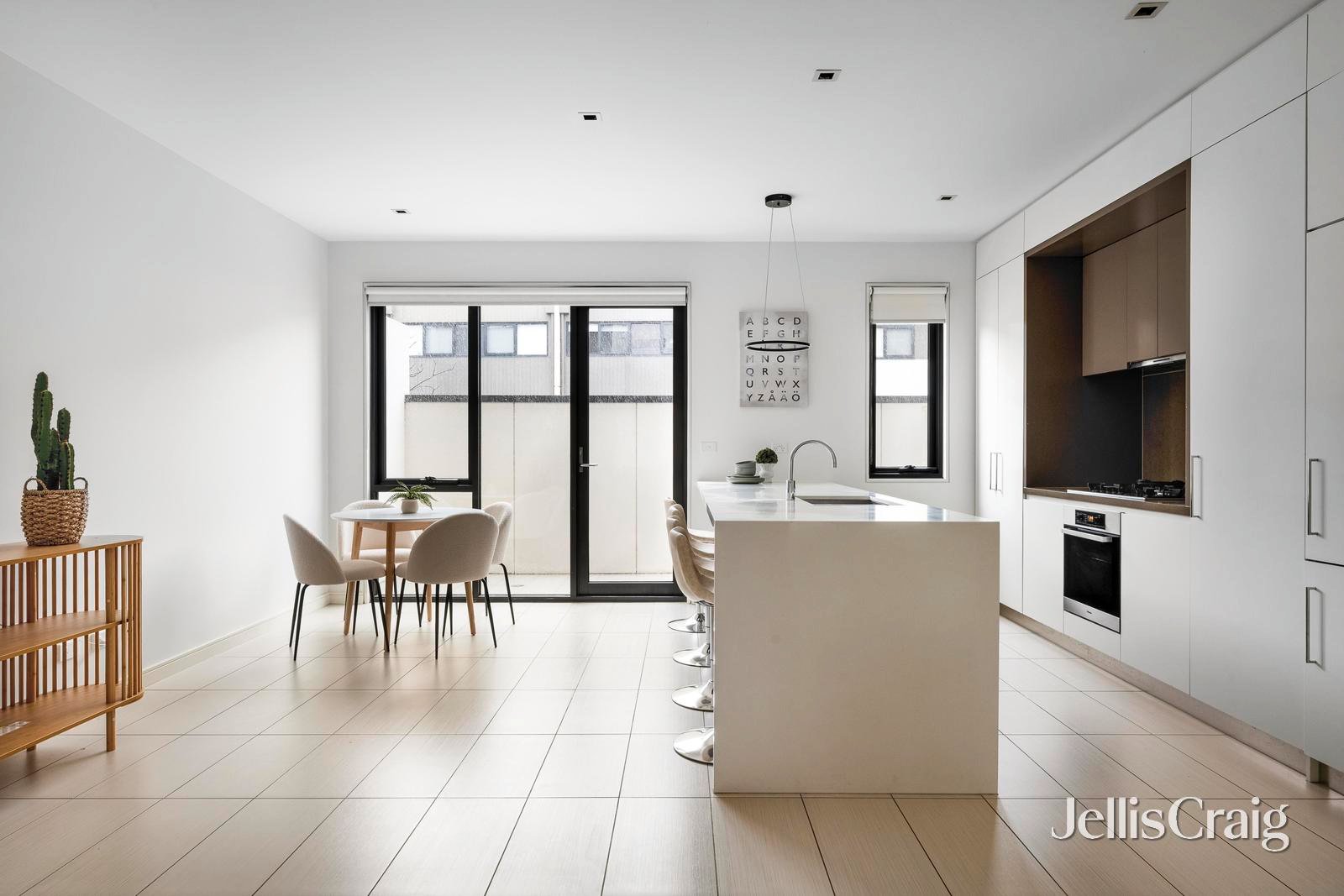 15 Danks Street, Albert Park image 4