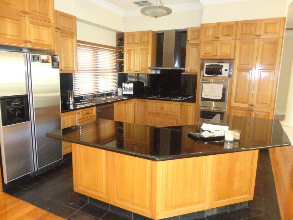 Property Gallery Thumbnail 3