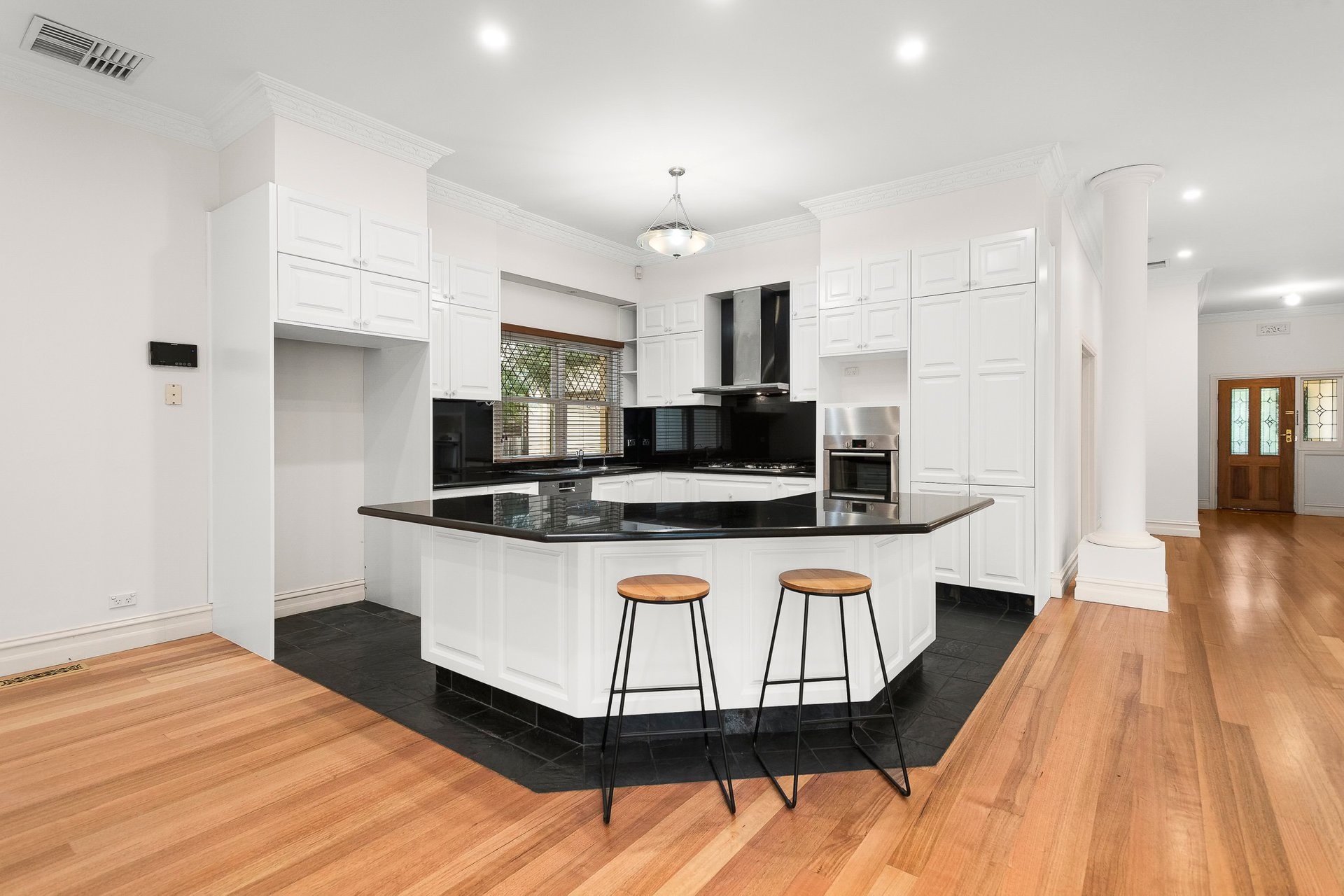 Property Gallery Thumbnail 3