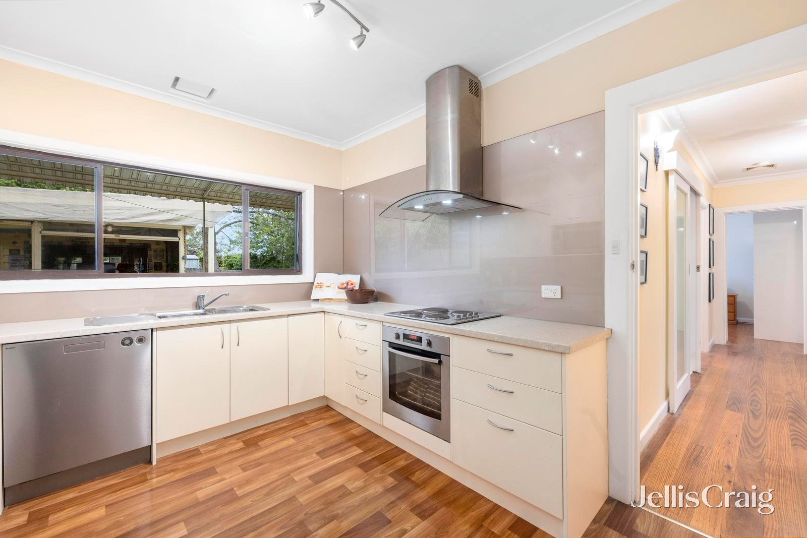 15 Diosma Crescent, Nunawading image 4