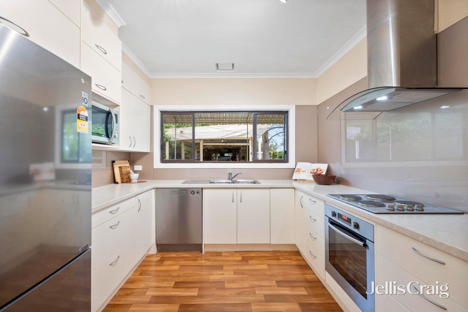 15 Diosma Crescent, Nunawading image 5