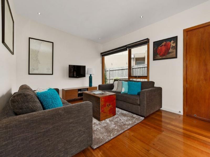 15 Douglas Street, Blackburn North image 2
