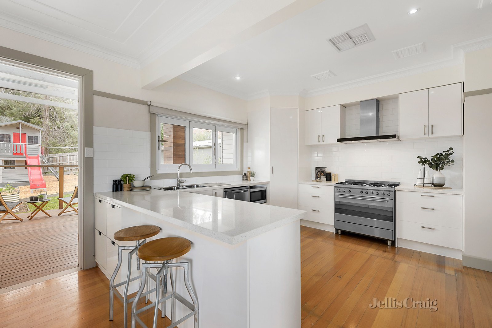 15 Ellen Court, Greensborough image 2