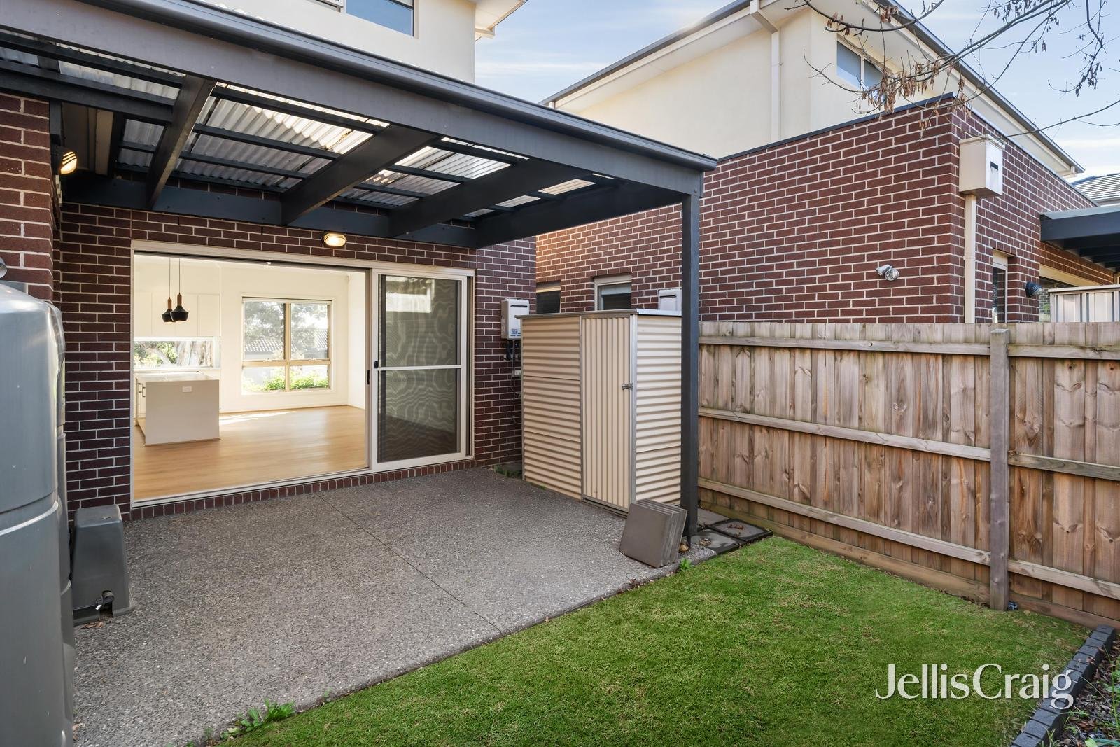 15 Fromhold Drive, Doncaster image 8