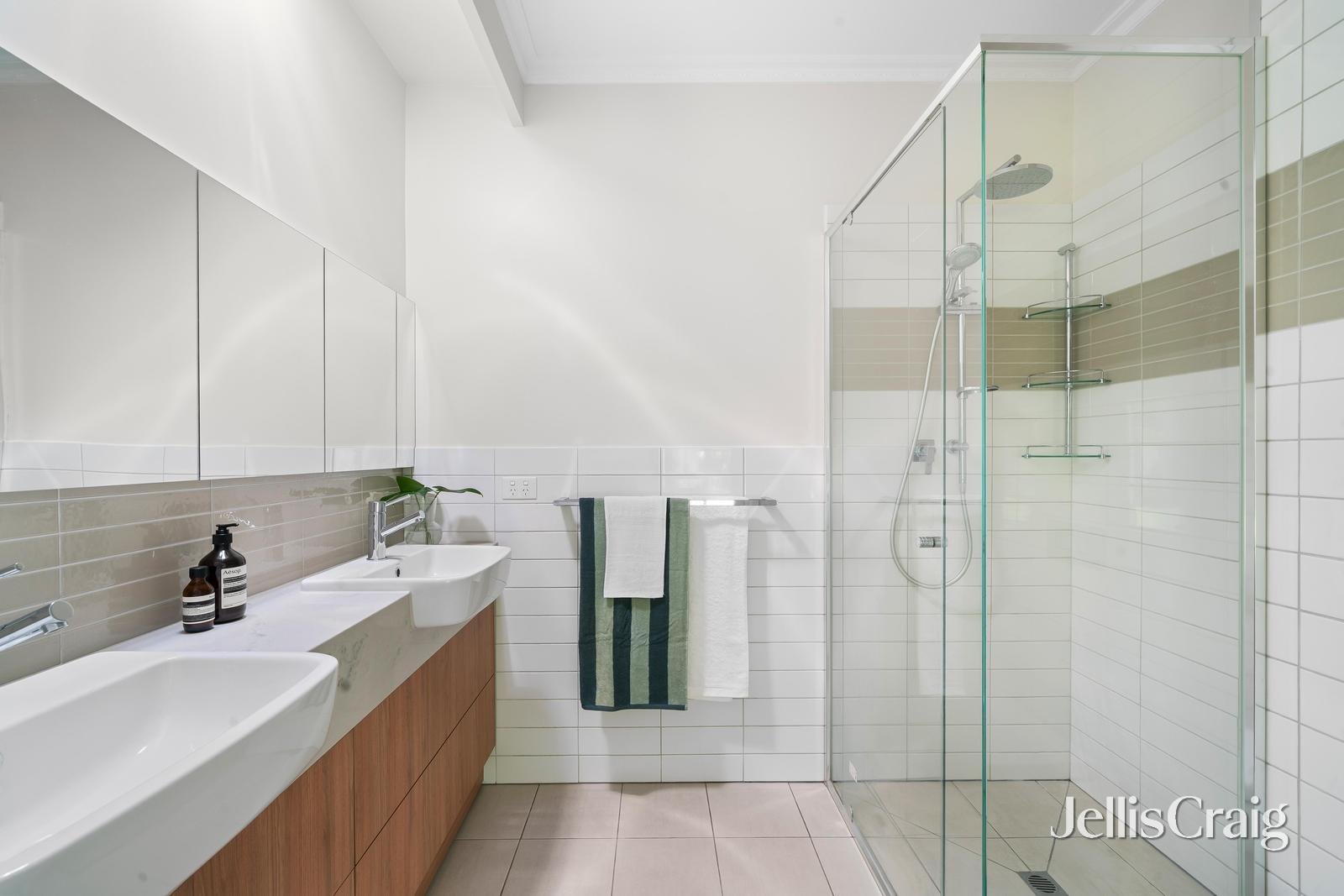 1/5 Gavan Street, Camberwell image 8