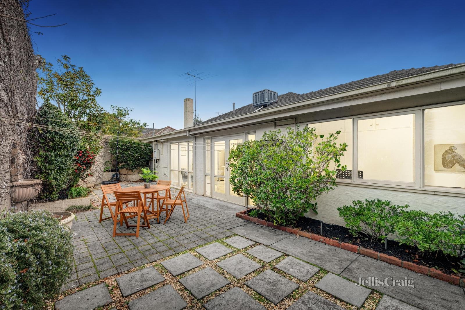 15 Graham Street, Surrey Hills image 11