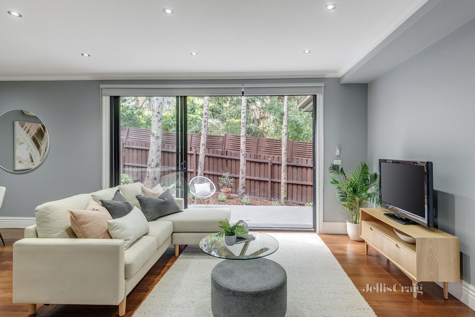 1/5 Greenview Close, Donvale image 2