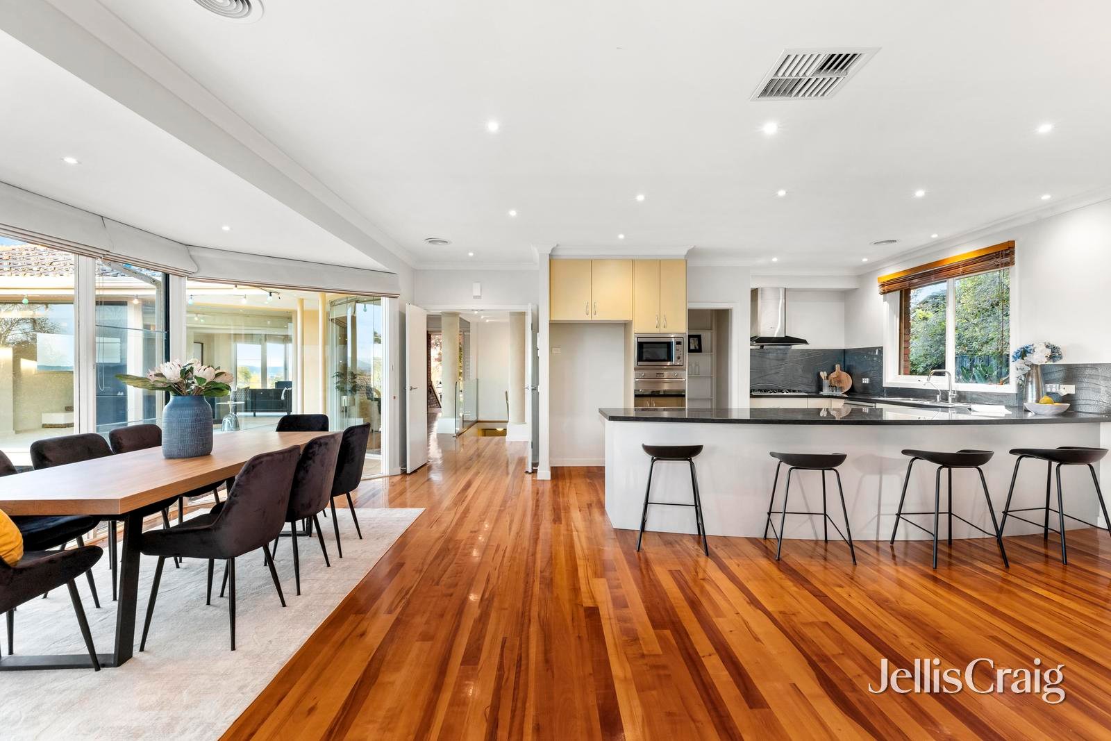 15 Gwingana Crescent, Glen&nbsp;Waverley image 7
