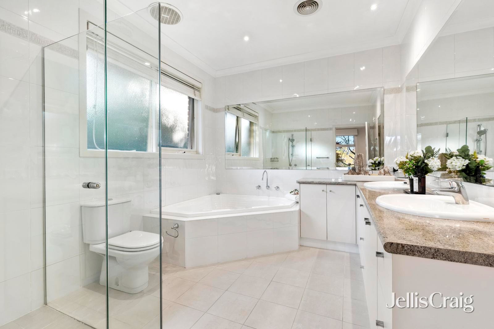 15 Gwingana Crescent, Glen&nbsp;Waverley image 14
