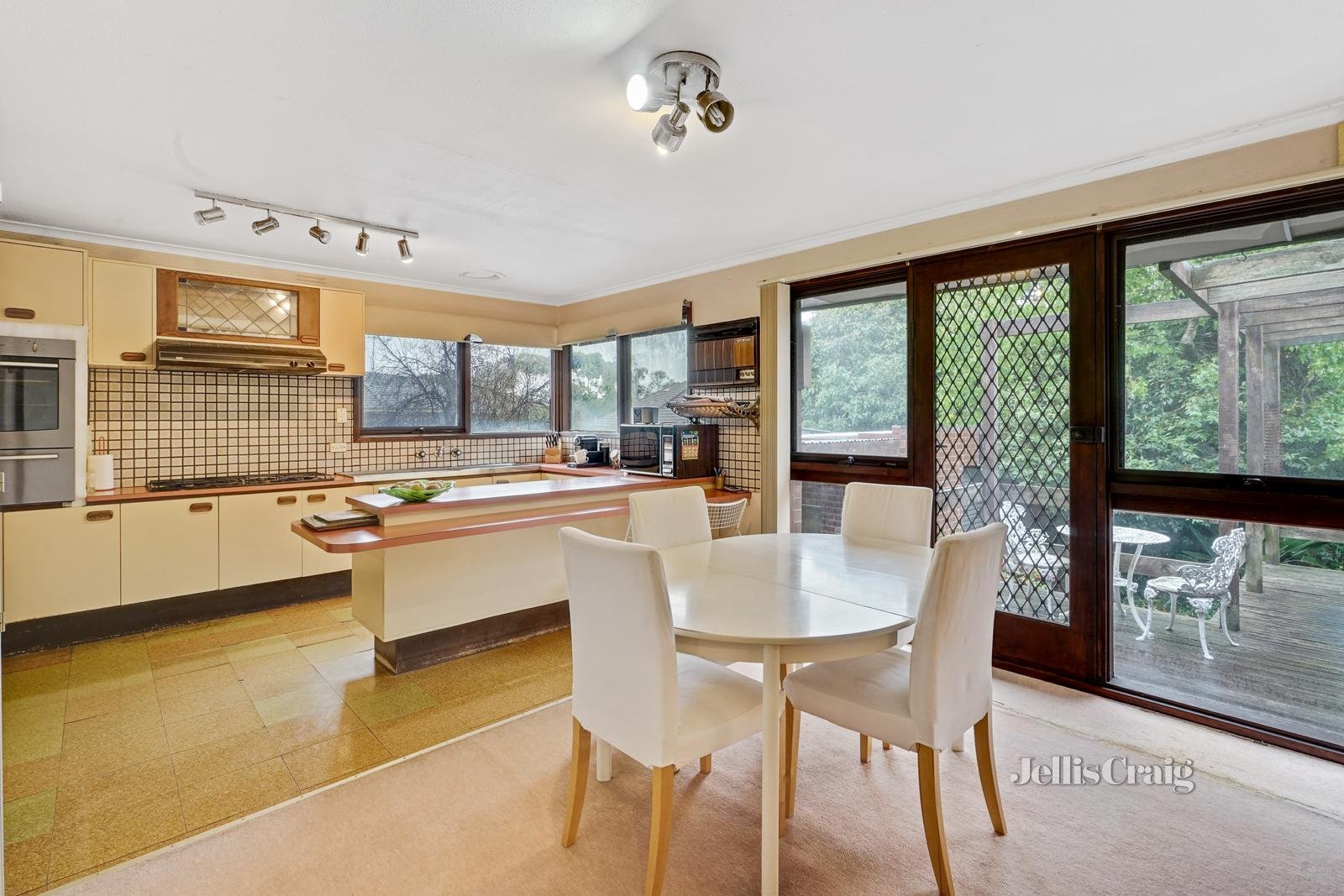 15 Highvale Road, Glen Waverley image 4