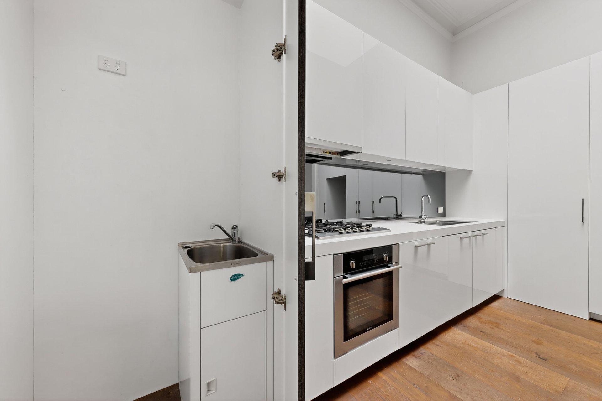 15 Hobson Street, South Yarra image 9