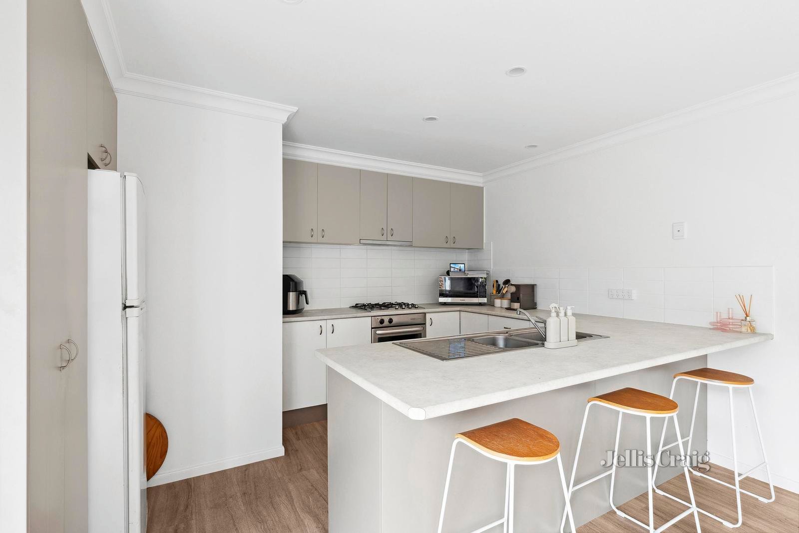 15 Hopkins Street, South Geelong image 3