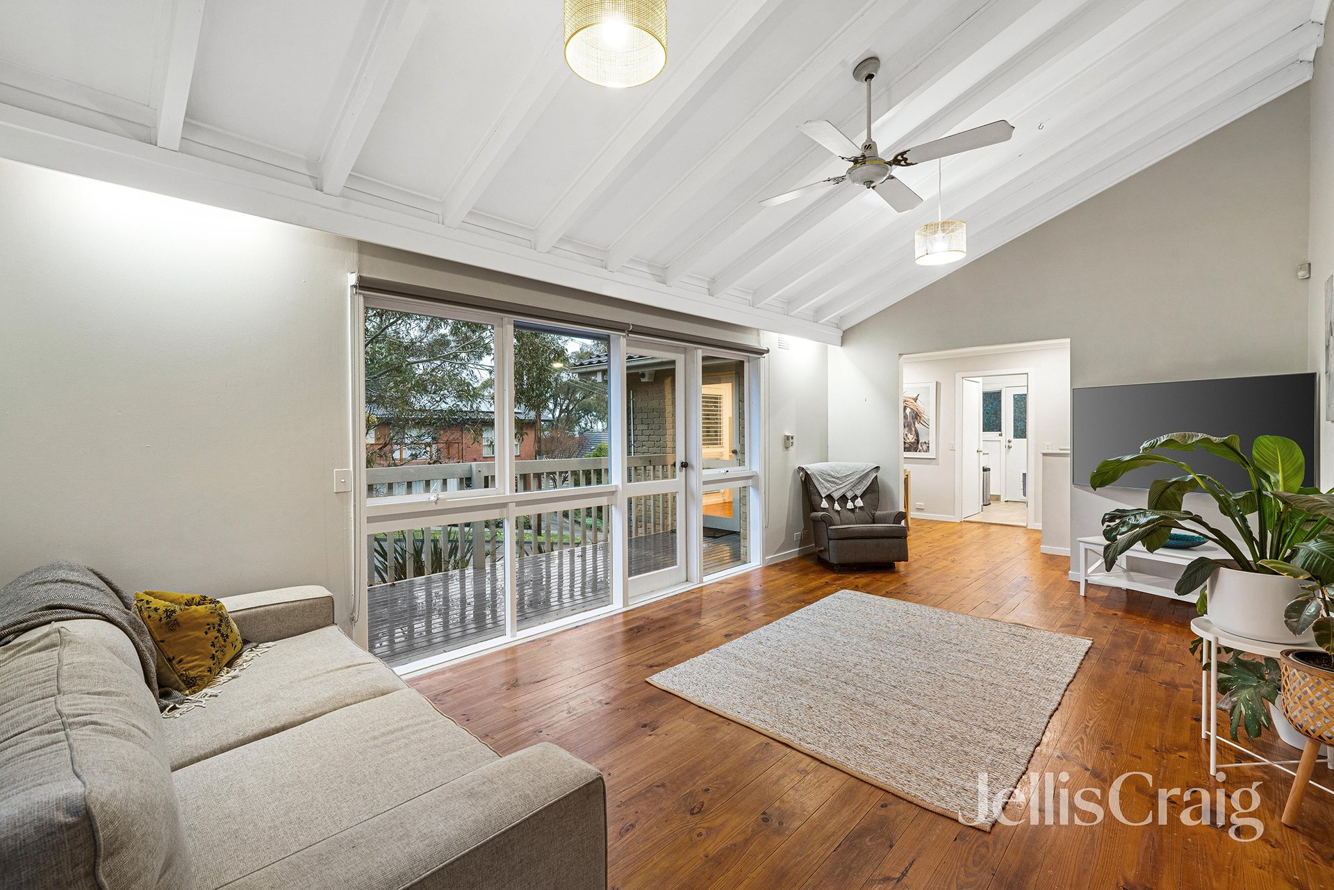 15 Ironbark Road, Diamond Creek image 2