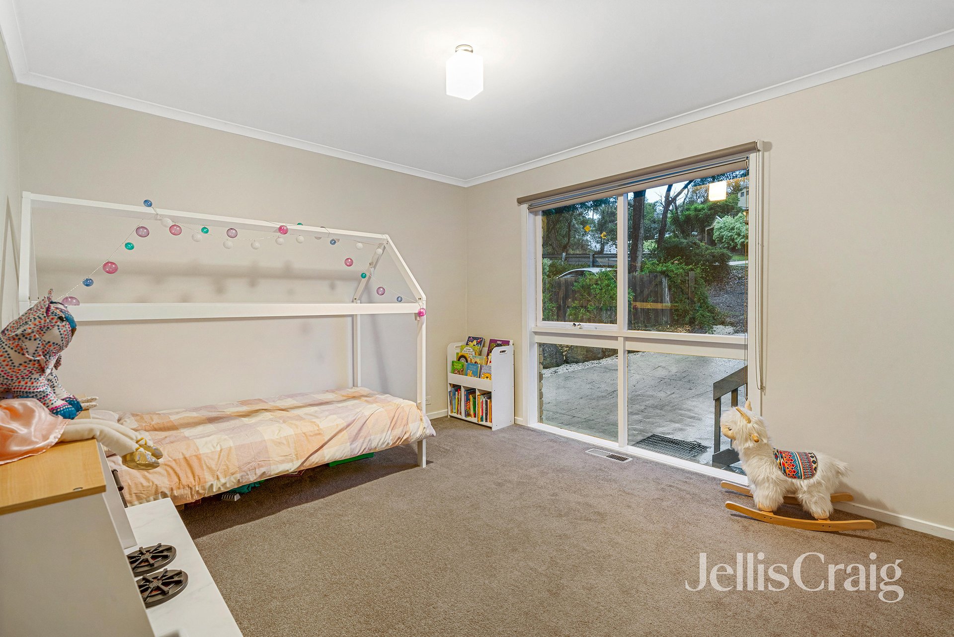 15 Ironbark Road, Diamond Creek image 9