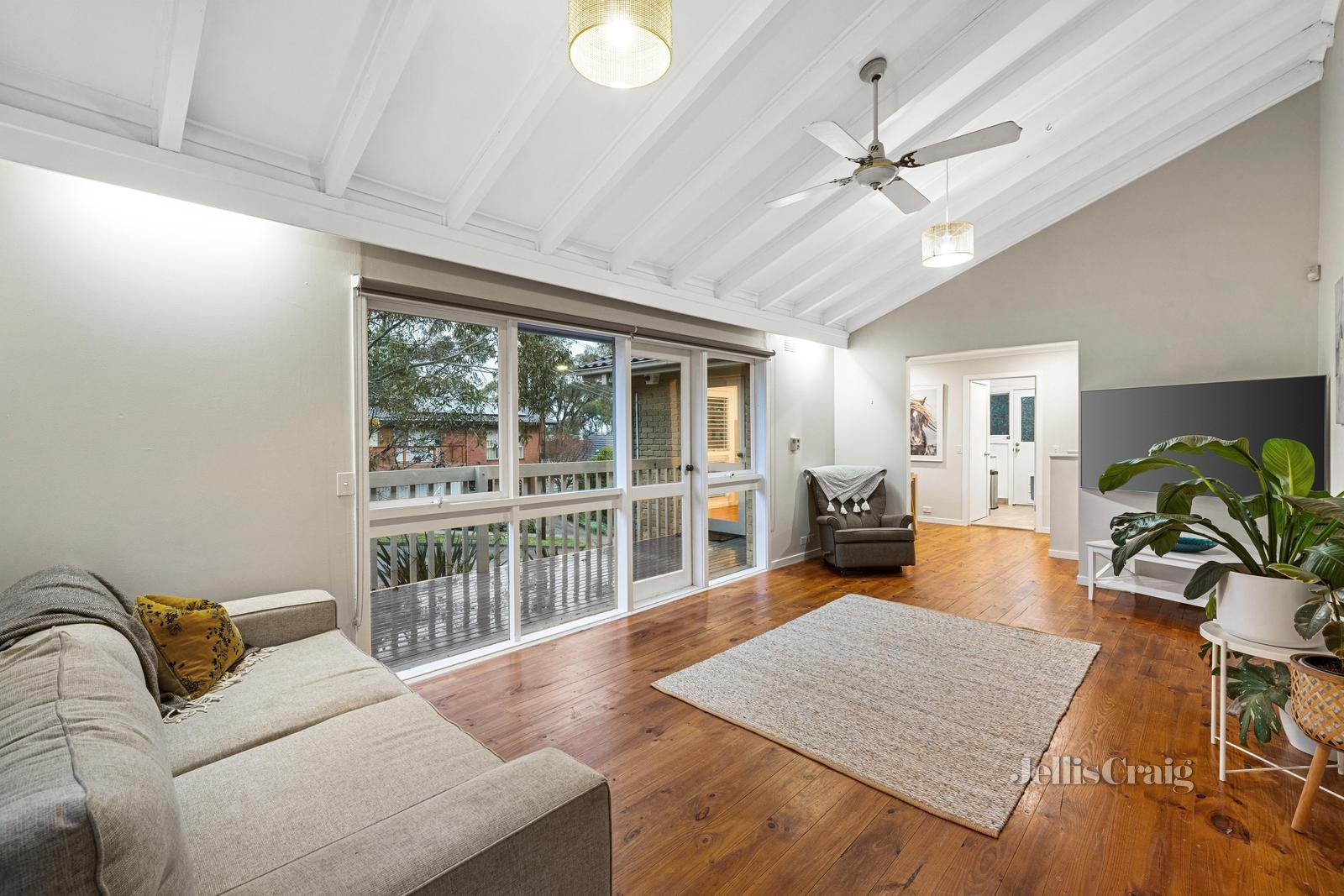 15 Ironbark Road, Diamond Creek image 3