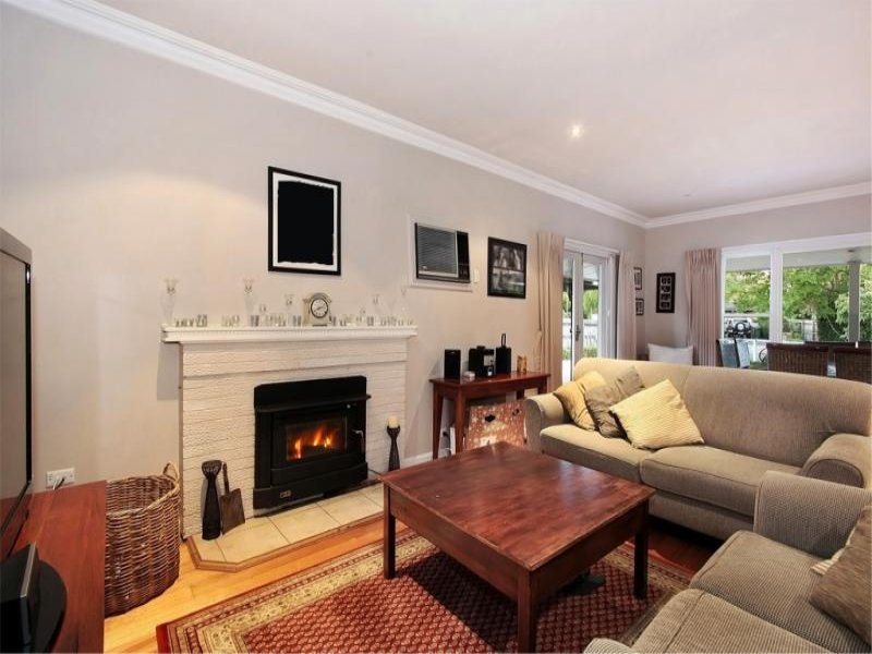 15 James Road, Croydon image 2