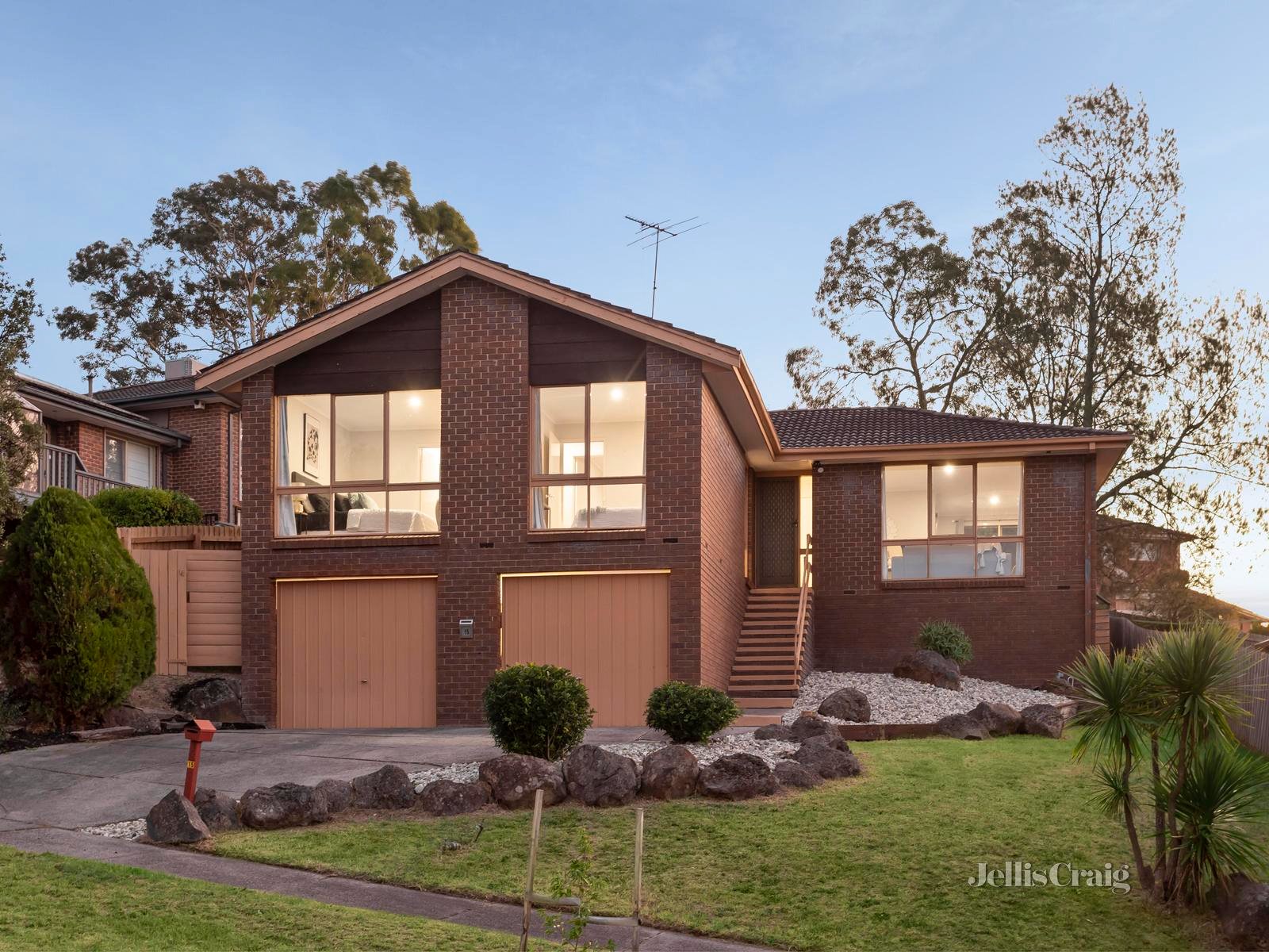 15 Jefferson Grove, Doncaster East image 1