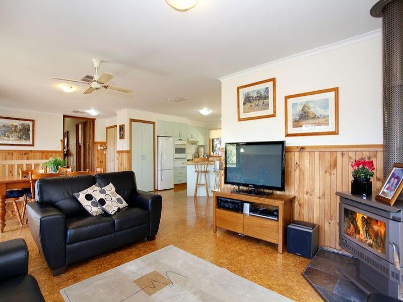 15 June Square, Ringwood North image 2