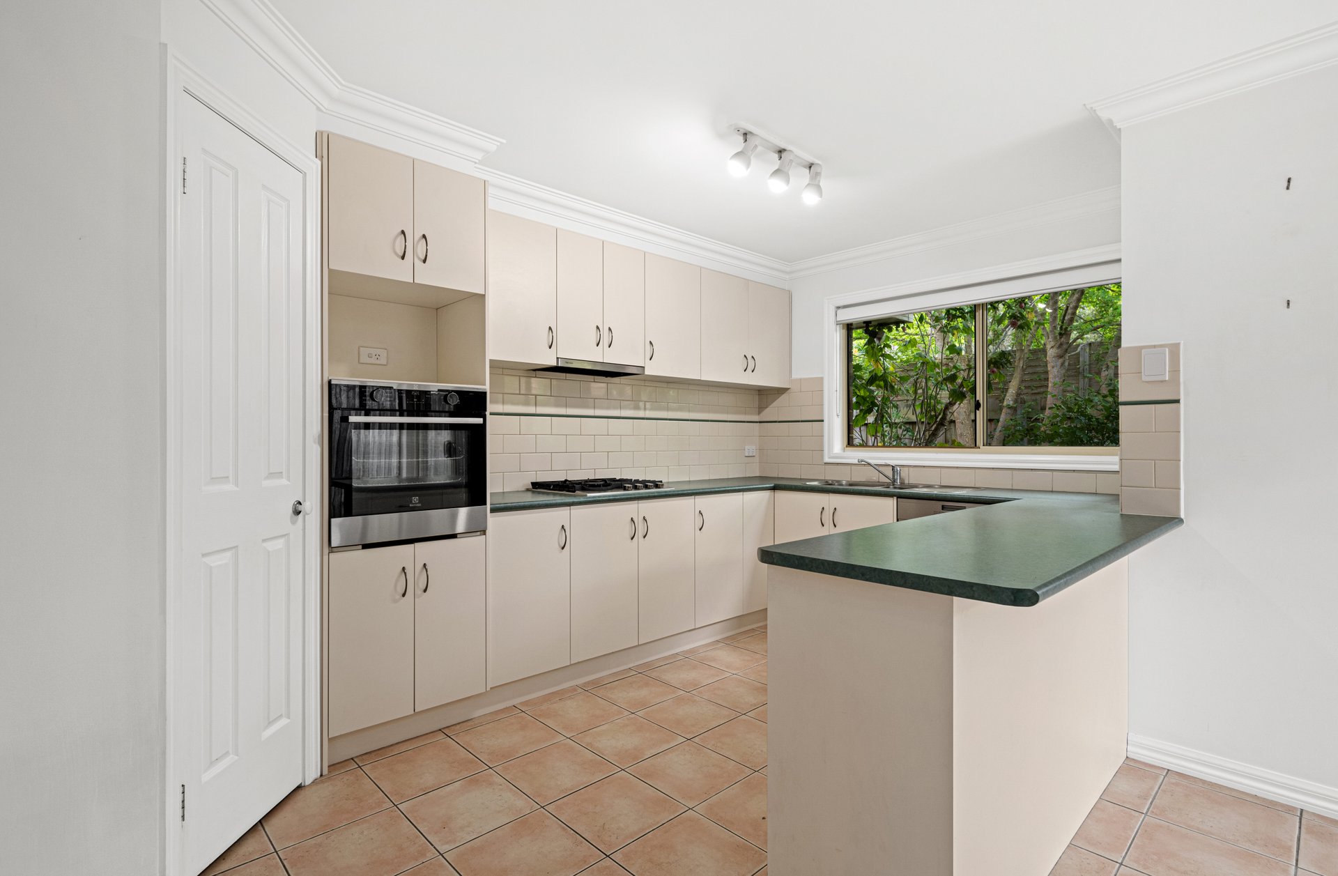 15 Kathy Court, Mooroolbark image 2