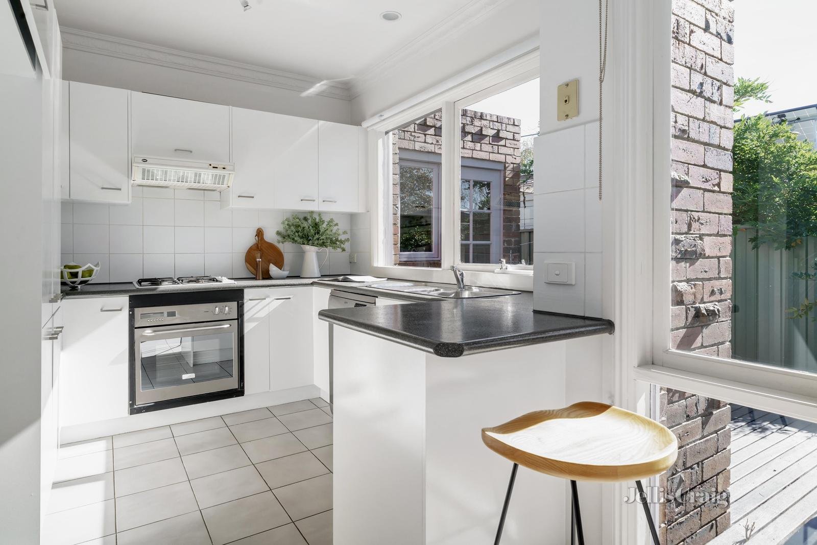 1/5 King Street, Balwyn image 4