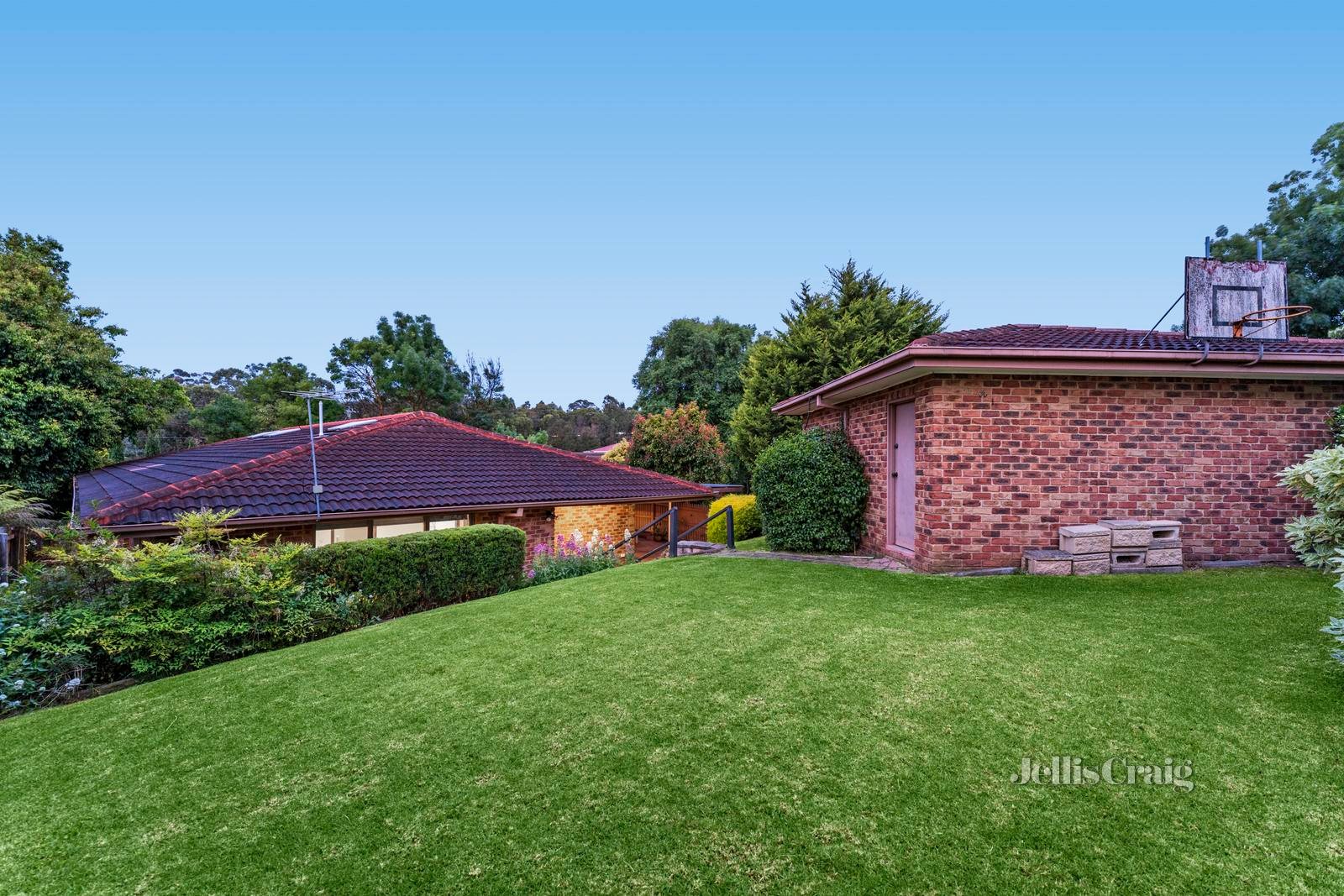 15 Kirkford Drive, Mooroolbark image 14