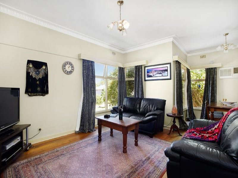 15 Kneale Drive, Box Hill North image 2