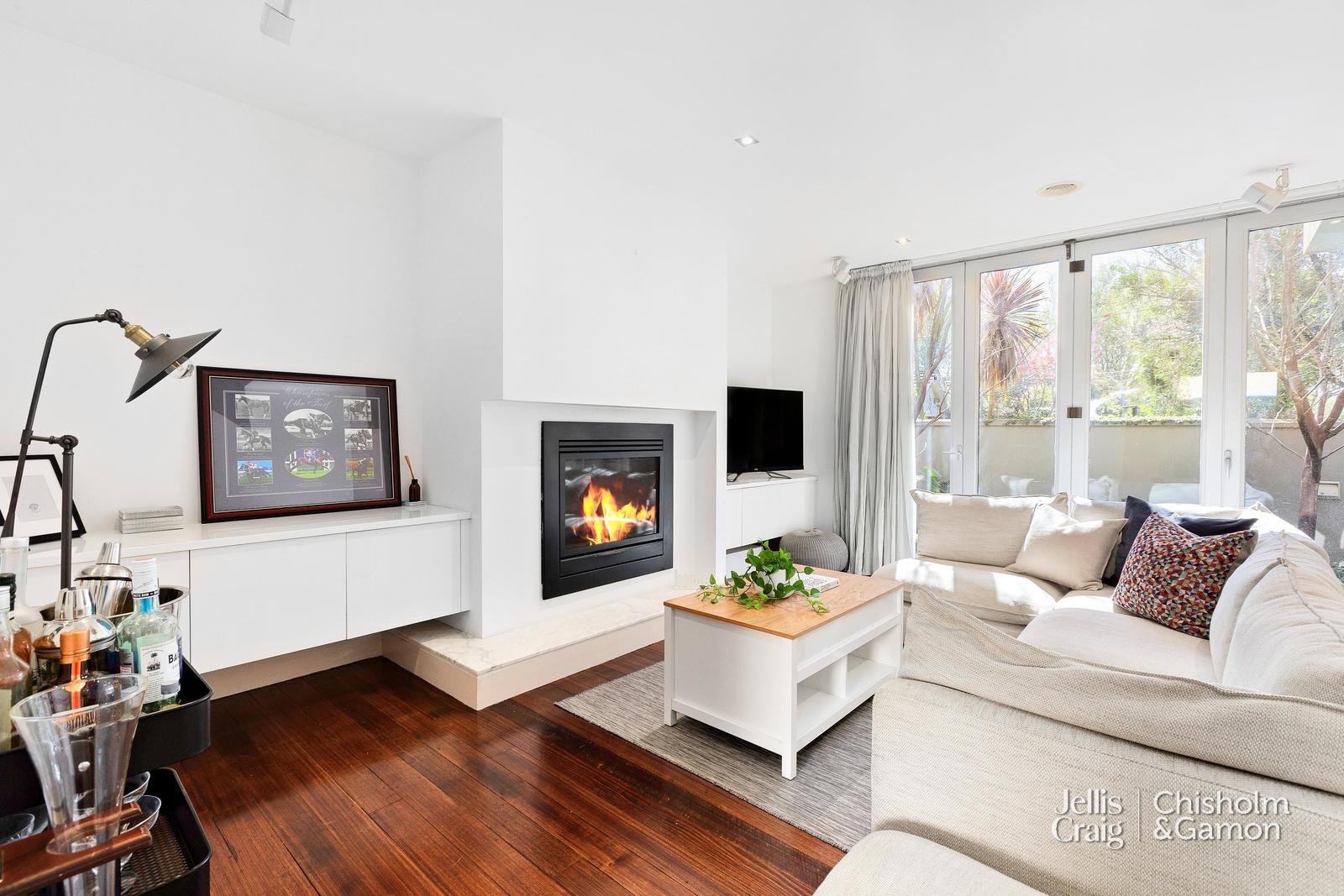 1/5 Knight Street, Elwood image 3