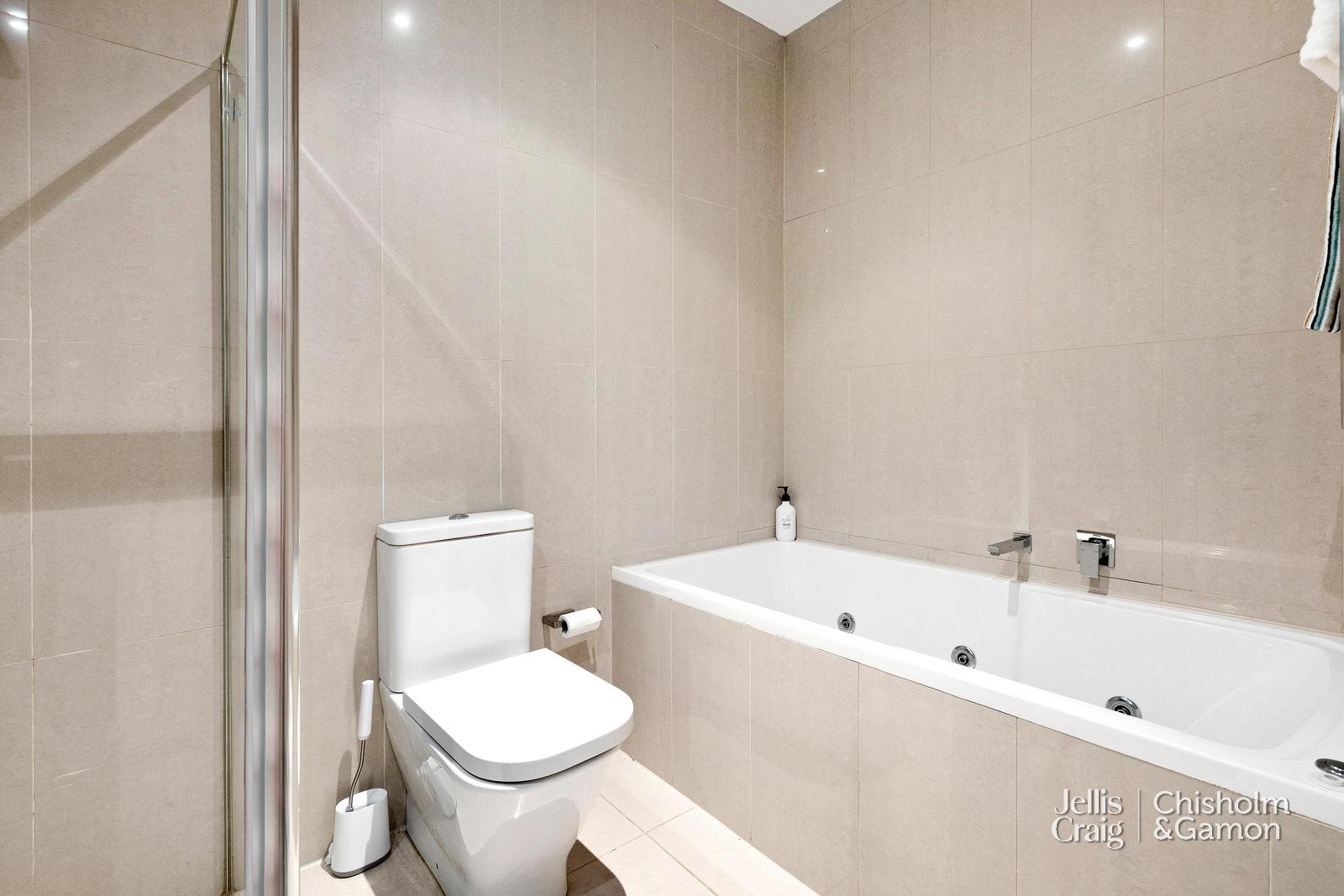 1/5 Knight Street, Elwood image 9