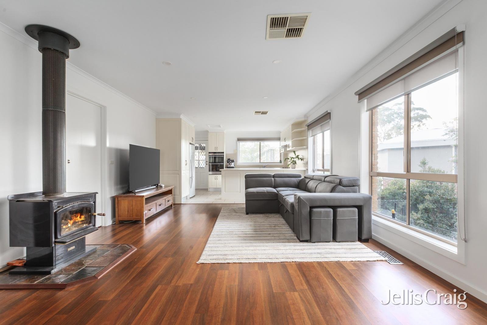 15 Law Street, Briar Hill image 2