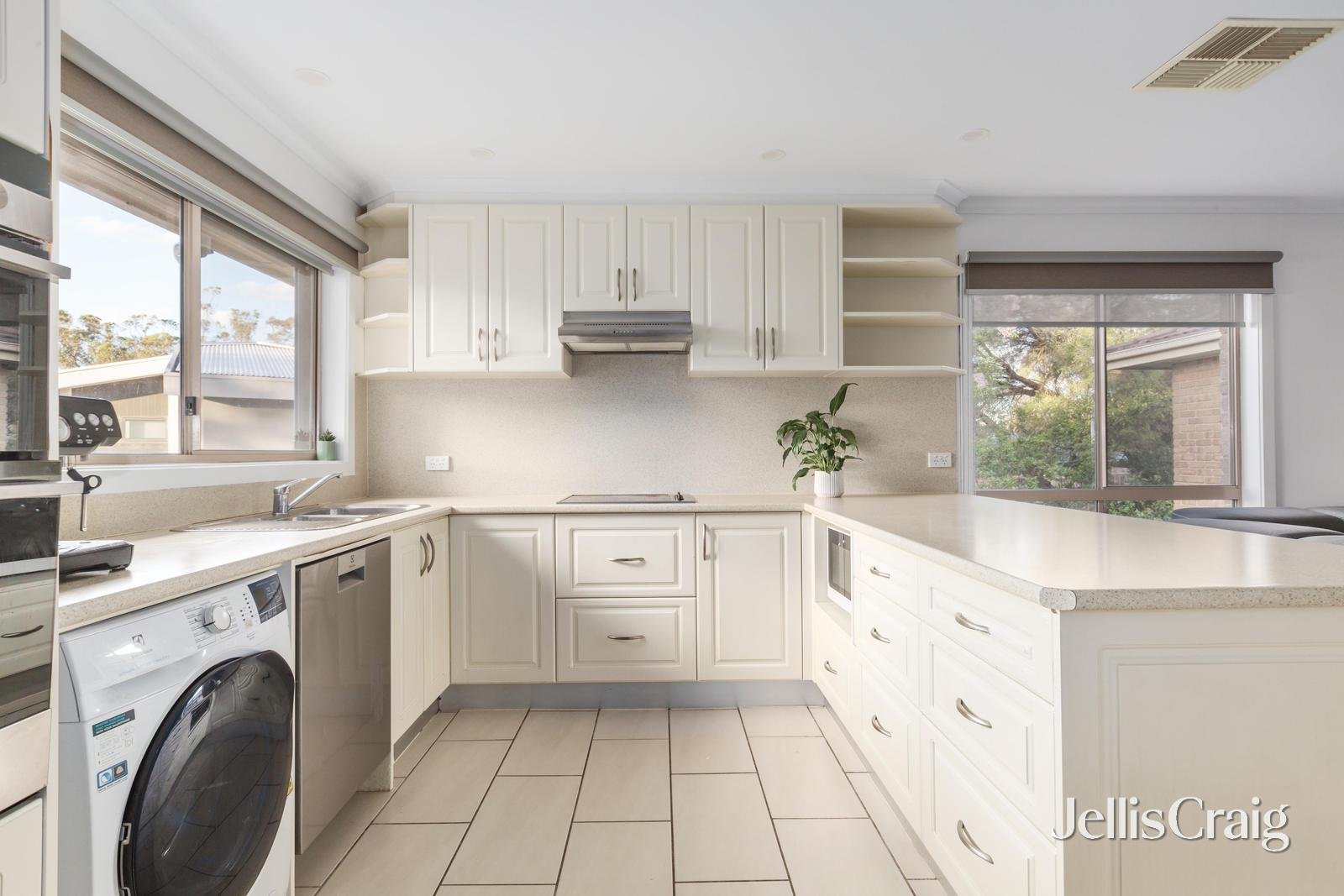 15 Law Street, Briar Hill image 4