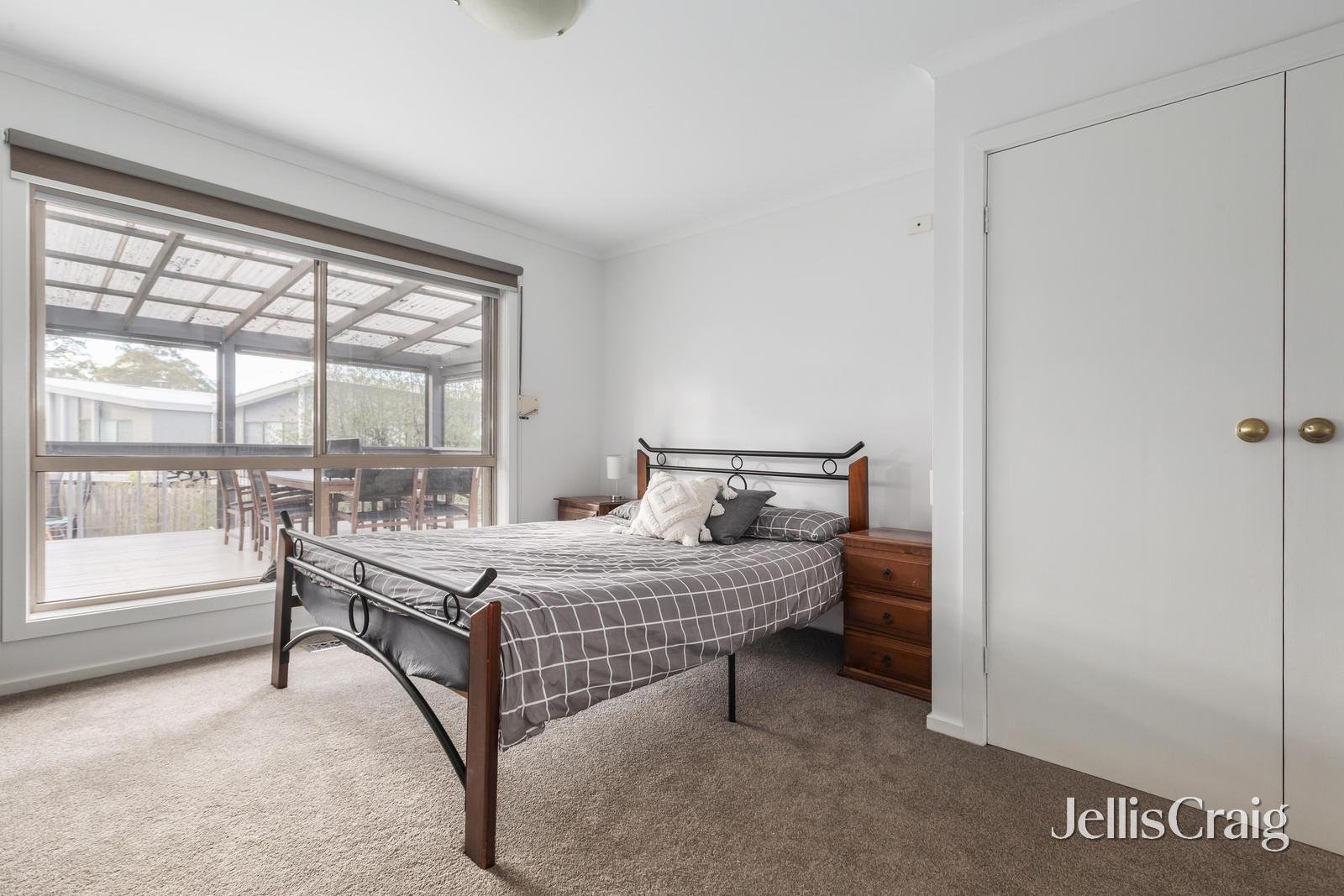 15 Law Street, Briar Hill image 7