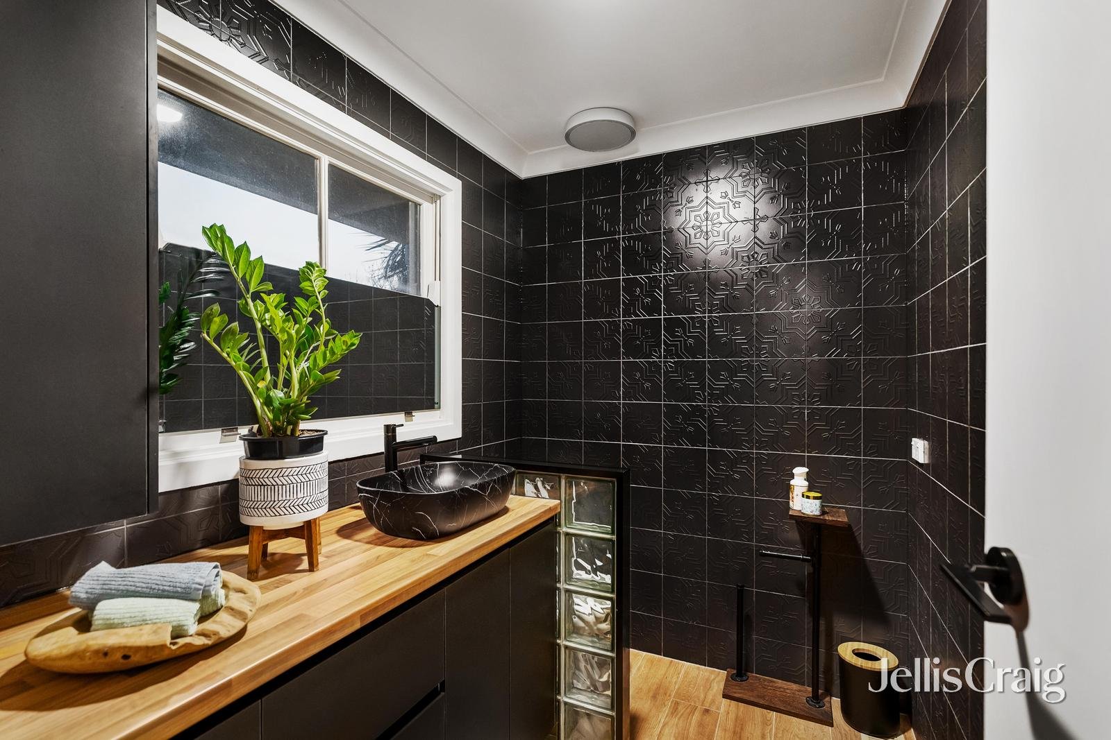 15 Lawanna Drive, Templestowe image 7