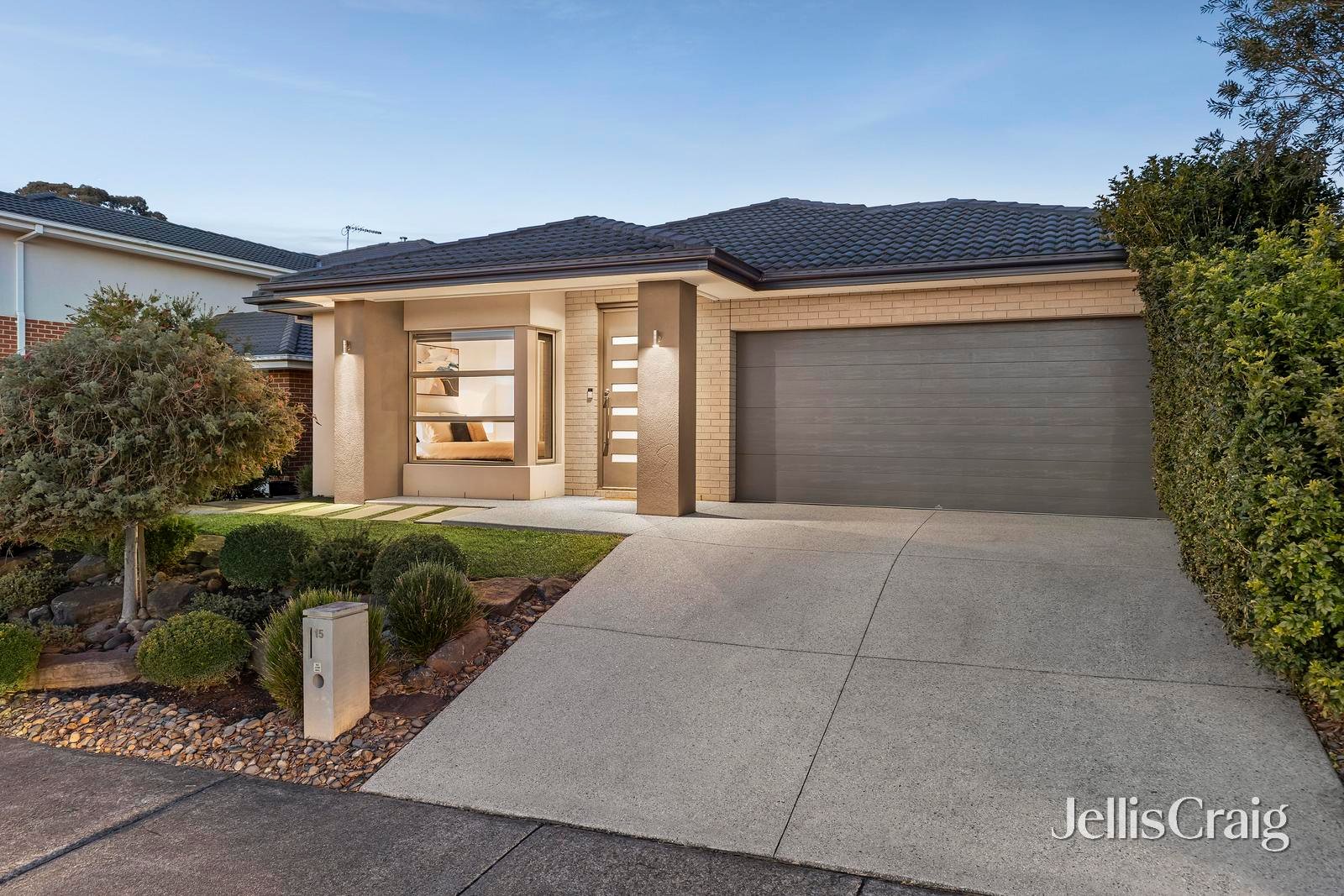 15 Le Grew Street, Croydon image 1