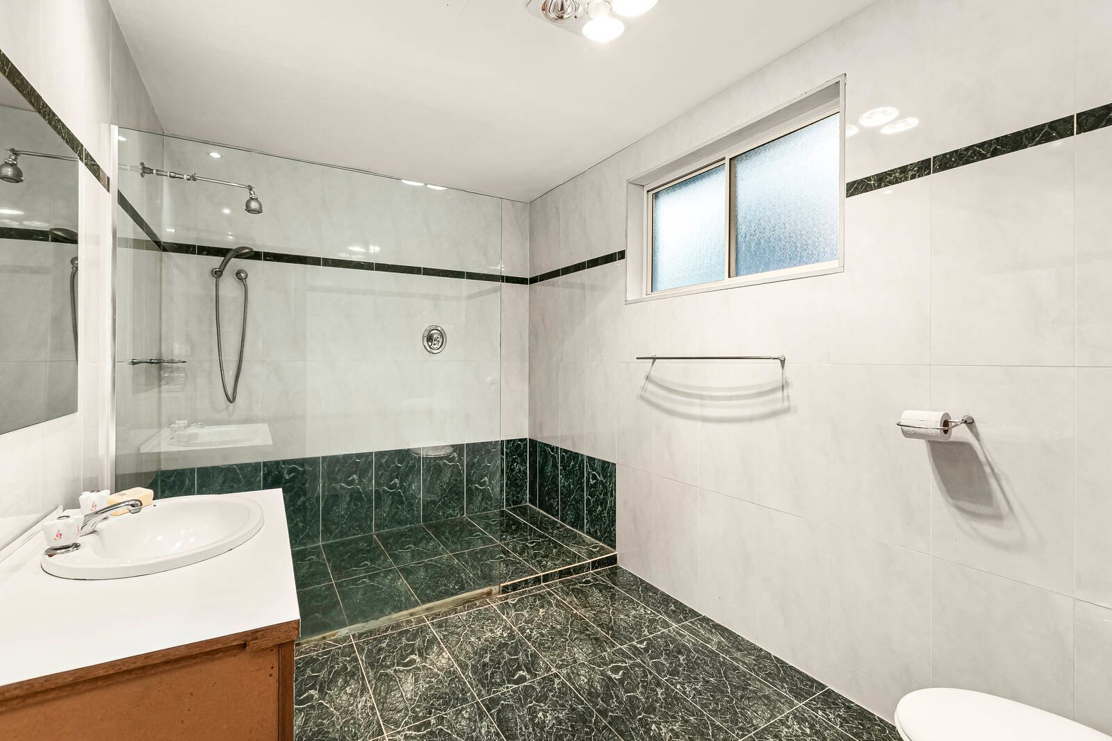 Property Gallery Thumbnail 3