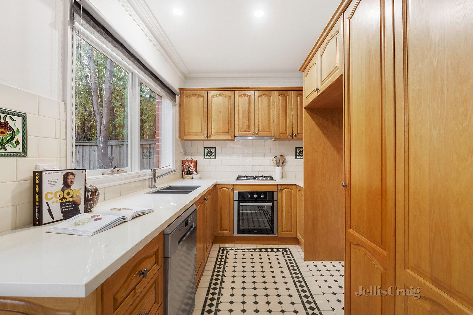 15 Lincoln Road, Essendon image 3