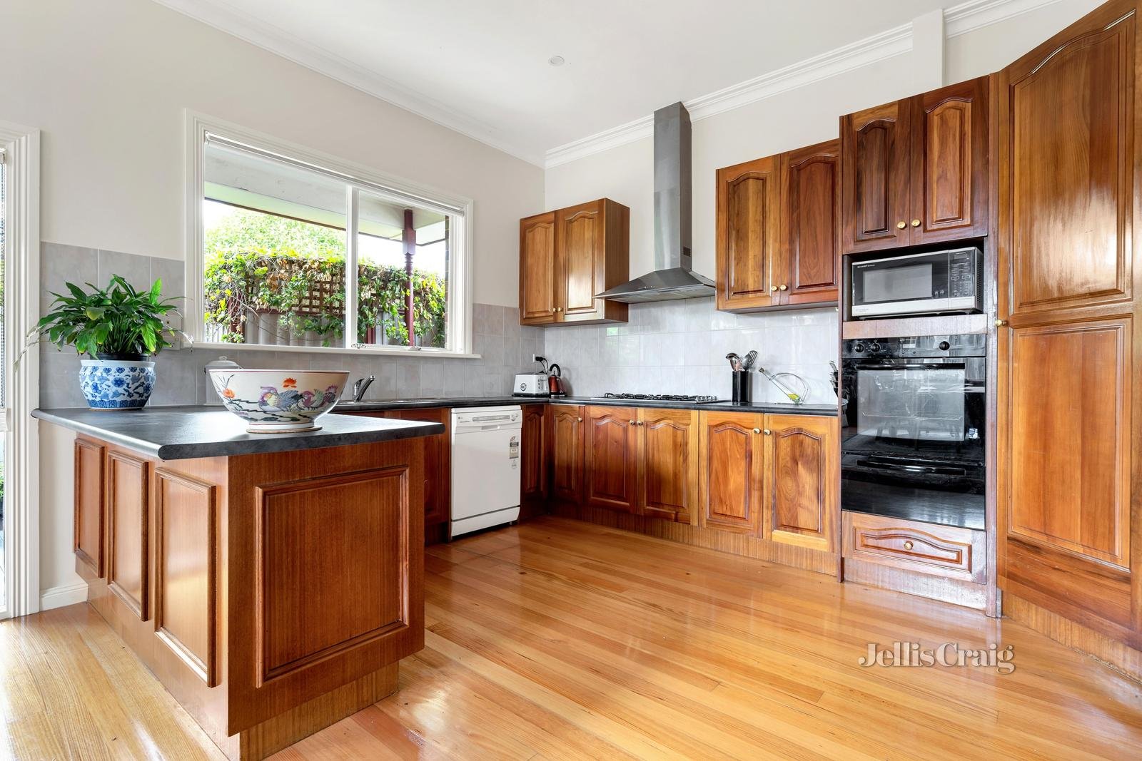 1/5 Linsey Street, Coburg image 6