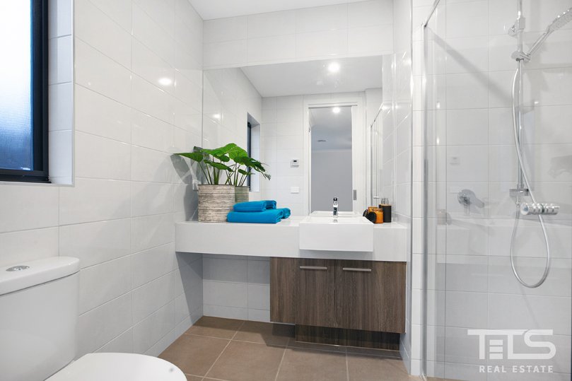 15 Lloyd Street, Strathmore image 5