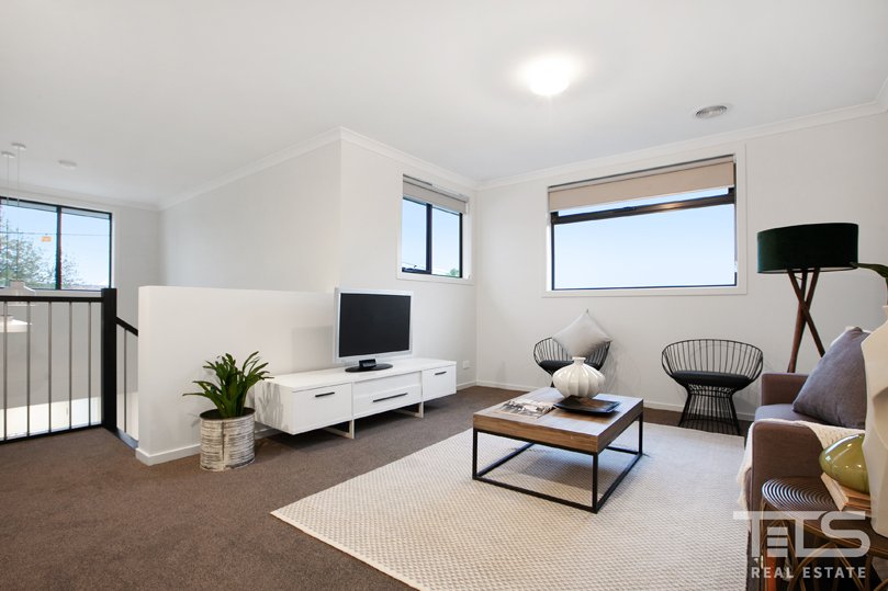 15 Lloyd Street, Strathmore image 6