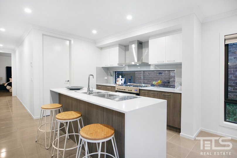 15 Lloyd Street, Strathmore image 7