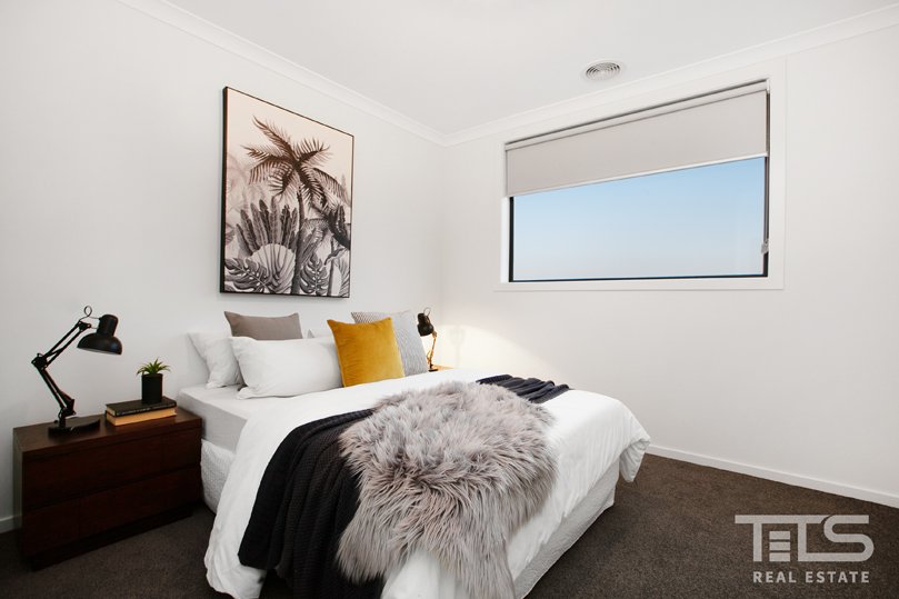 15 Lloyd Street, Strathmore image 11