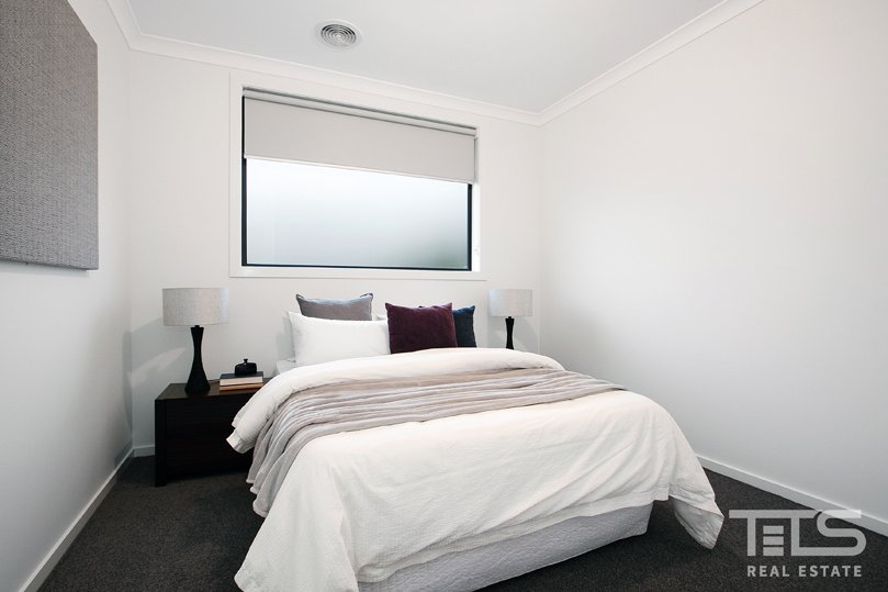 15 Lloyd Street, Strathmore image 12