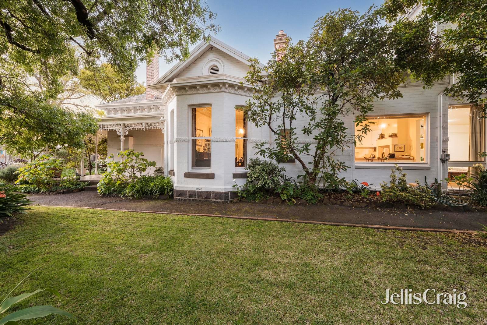 15 Loch Street, Camberwell image 4
