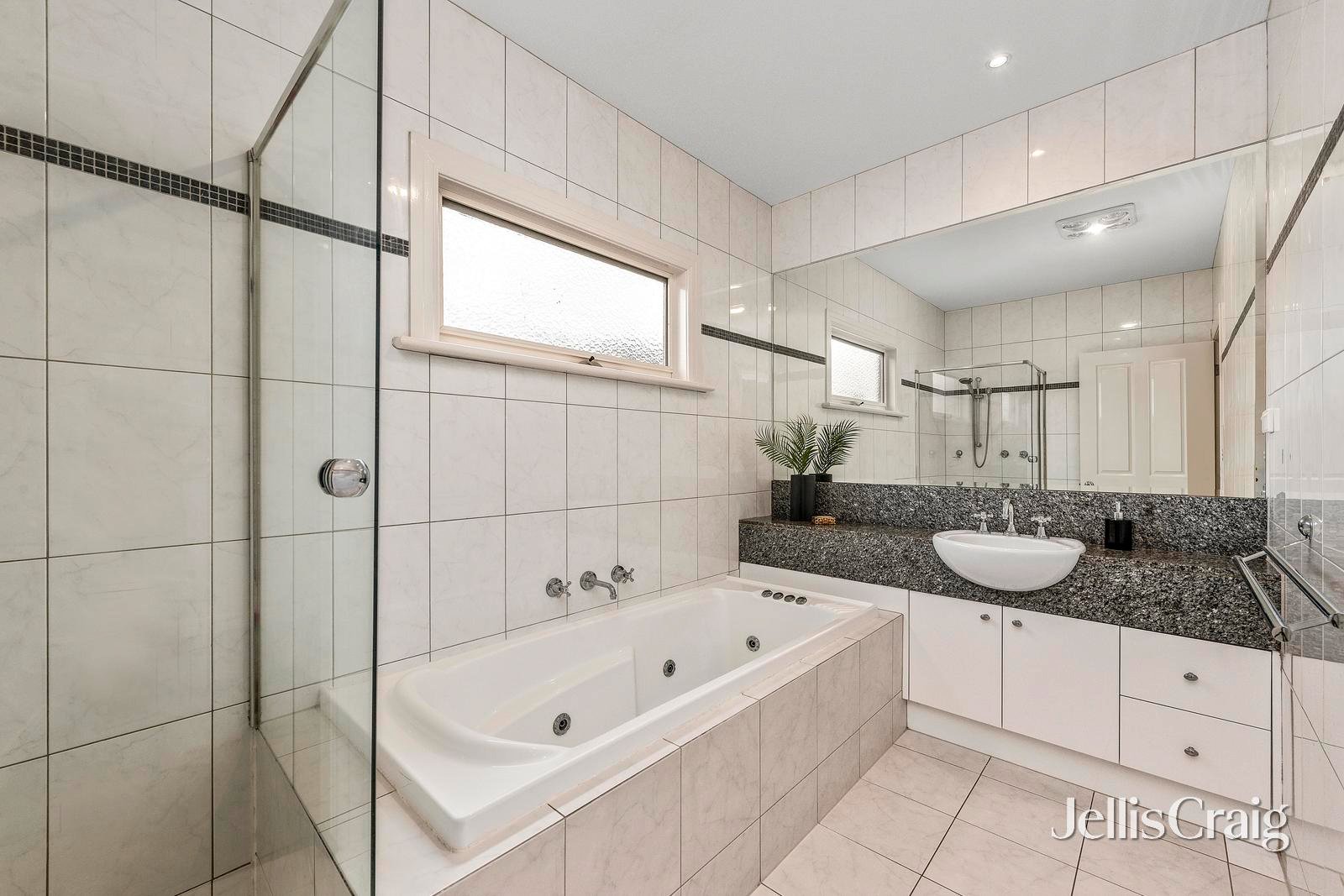 15 Loranne Street, Bentleigh image 13