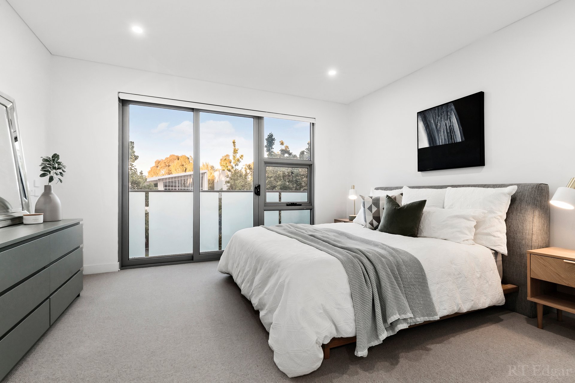 Property Gallery Thumbnail 6