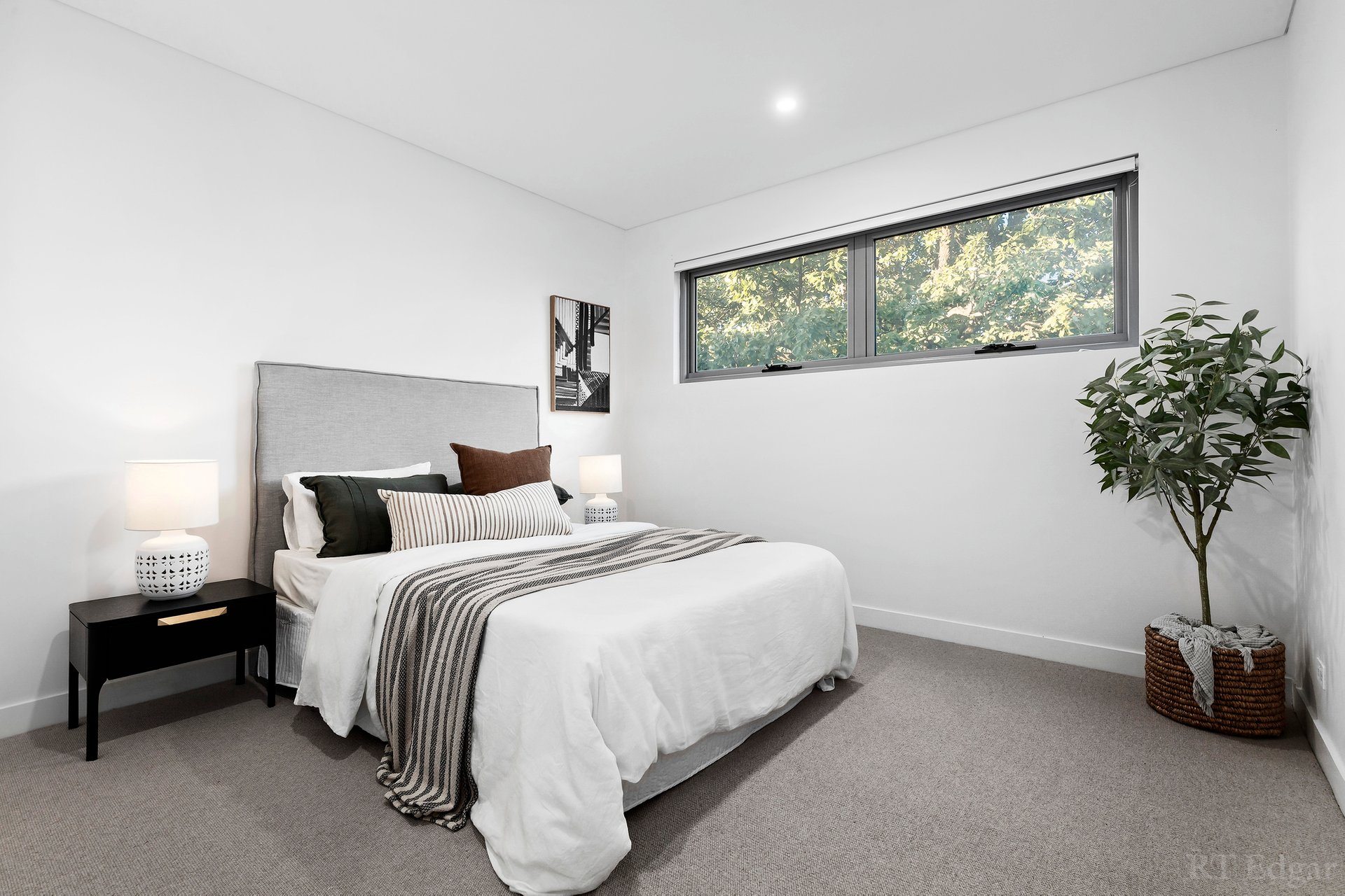 Property Gallery Thumbnail 8