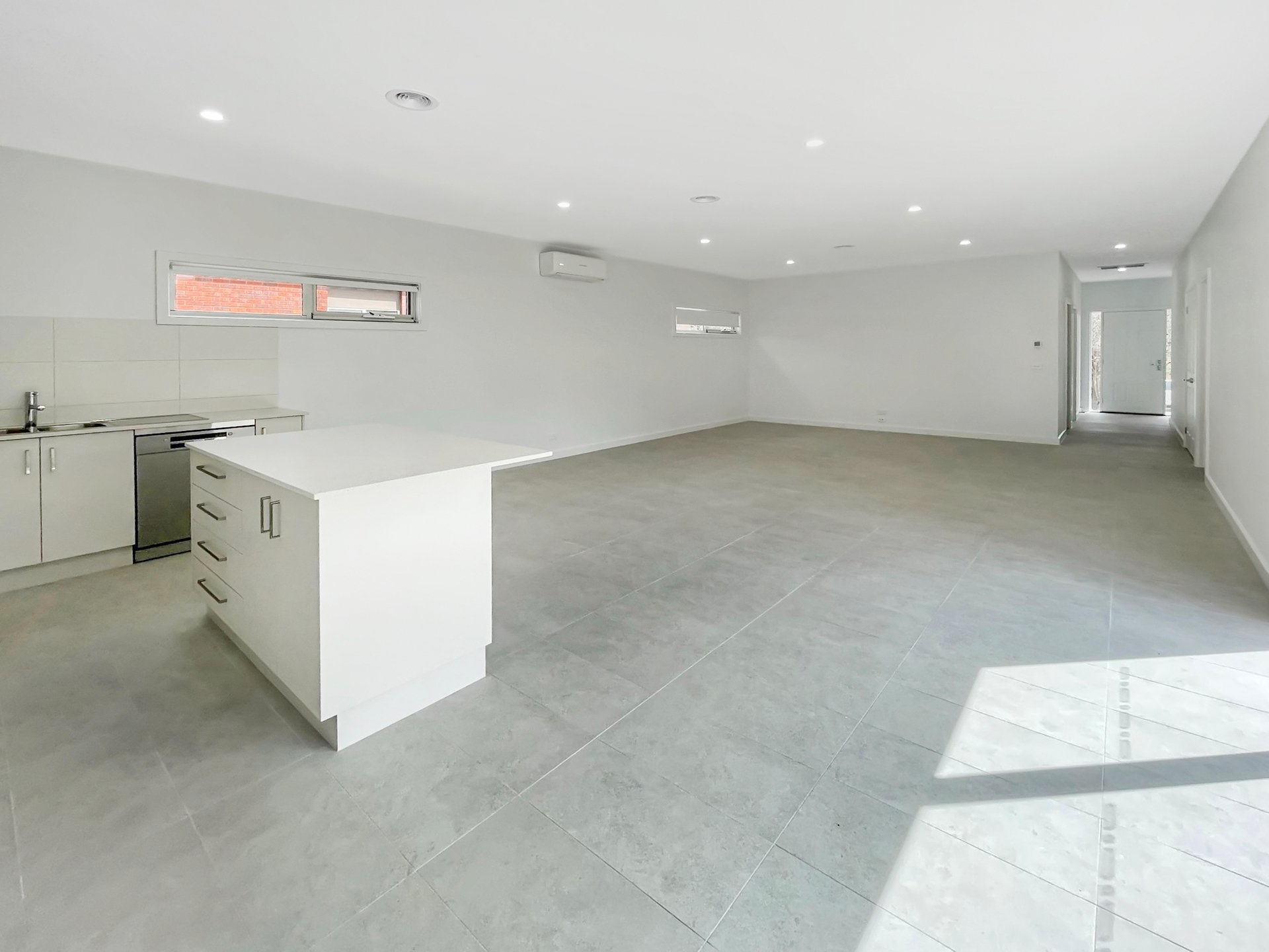 Property Gallery Thumbnail 3