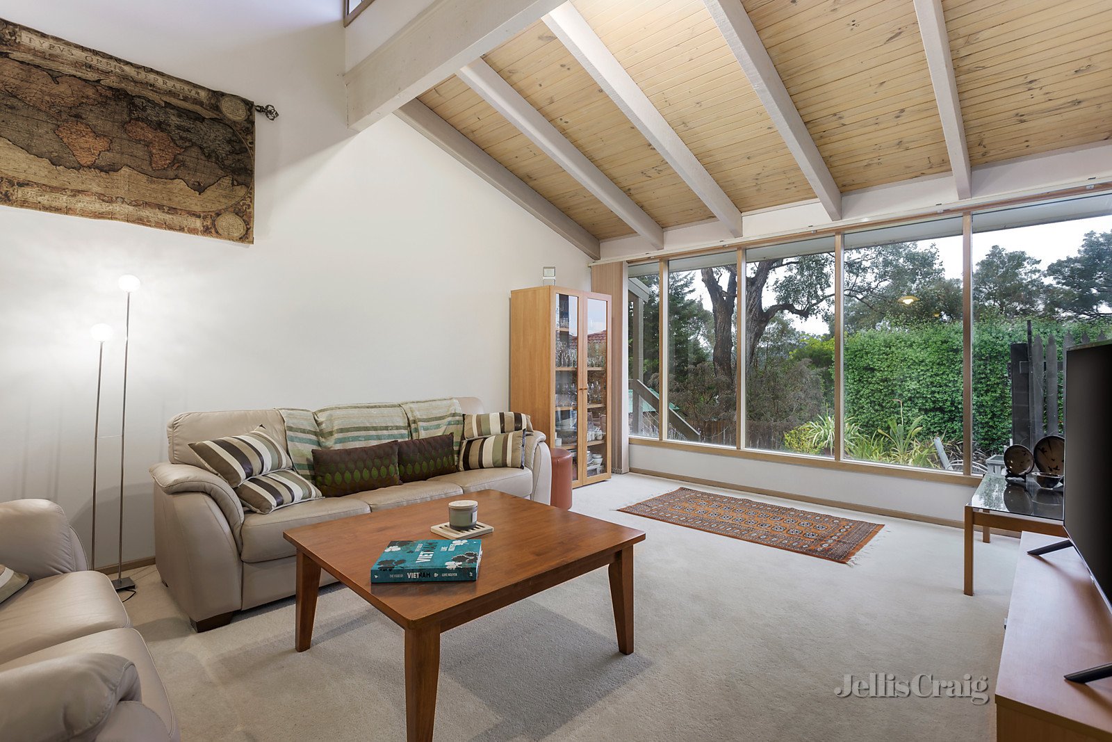 15 Lyons Rise, Eltham image 2